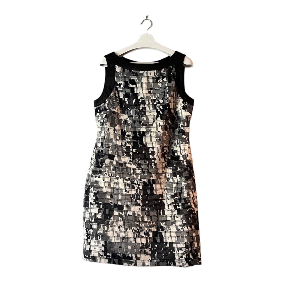 Sandra Darren Dress Size 16 Black and White Sleeveless, Boat Neckline Sheath